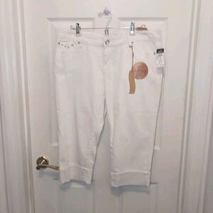 Rue 21 Curvy Capri Jeans NWT Size 15/16 White Denim Women's